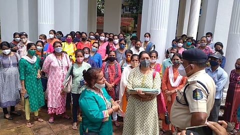 Parra teachers trying to take morcha vidhan bhavan from Azad Maidan