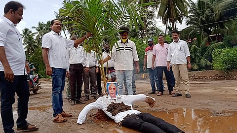 Goa : M.G. Party workers while protesting against Babu Ajgaonkar