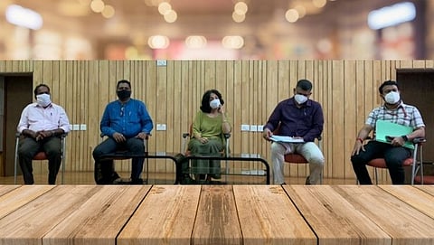 मुरगावचे उपजिल्हाधिकारी दत्तराज देसाई यांनी येथील सार्वजनिक 18 गणेशोत्सव मंडळाच्या प्रतिनिधींची बैठक बोलाविली होती.