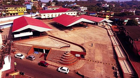 Marcel Bus Stand