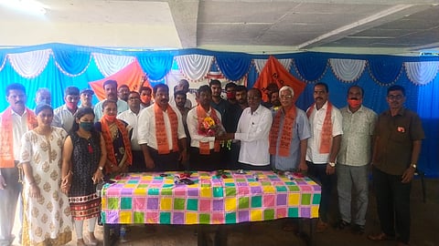 कॉंग्रेसचे खंदे कार्यकर्त्ये आणि माजी पंच सदस्य आवेलीन रोद्रीगीस यांनी मगो पक्षात प्रवेश केला त्यांचे पक्षात स्वागत केल्यानंतर बोलत होते.