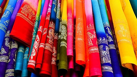 जुन्या साड्या फेकून देण्यापुर्वी 'ही' बातमी वाचाच