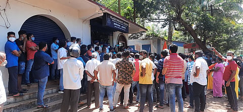Goa : Asgaon: A protest march was taken out on Asgaon Panchayat by the villagers who were angry over the issuance of license for a new residential project by destroying the existence of the old spring.