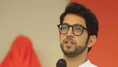 अफगाणिस्तान मधील मुलांना महाराष्ट्रात कोणाताही त्रास होणार नाही याची खात्री राज्याचे पर्यवरण मंत्री आदित्य ठाकरे यांनी राज्यातील अफगाण विद्यार्थ्यांना दिली आहे.
