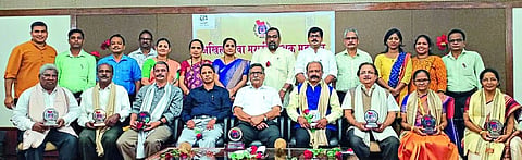 Award winning teachers and dignitaries