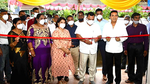 Panchayat Minister Mauvin Godinho and other dignitaries inaugurating Sancoale's temporary panchayat (Goa)