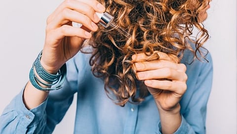 मुलायम केसांसाठी मिनिटांमध्ये घरीच बनवा Hair Gel