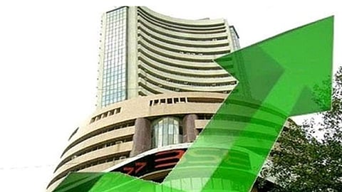 शेअर बाजारात (stock market) आज, आठवड्याचा शेवटाला वाढीने सुरुवात झाली.