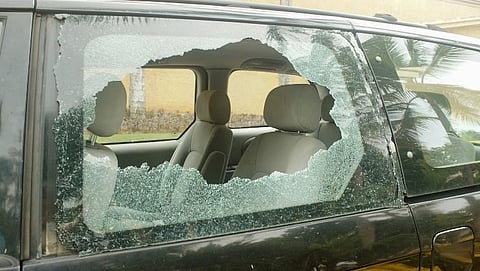 thieves broke into 10 cars and stole goods in Mapusa
