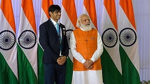 पंतप्रधान नरेंद्र मोदी आणि सुवर्ण पदक विजेता निरज चोप्रा (Niraj Chopra)