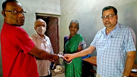 Financial assistance to destitute woman by Sattari Gomantak Maratha Samaj (Goa)