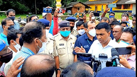 CM Sawant talking with Mine Workers at Bicholim (Goa Mine Issues)
