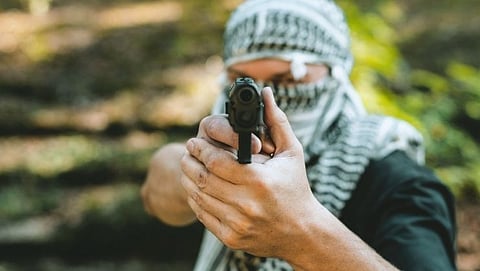 बडगाम जिल्ह्यात (In the Budgam district of Kashmir) आज सकाळी झालेल्या चकमकीत सुरक्षा दलांनी एका दहशतवाद्याला ठार केले आहे.