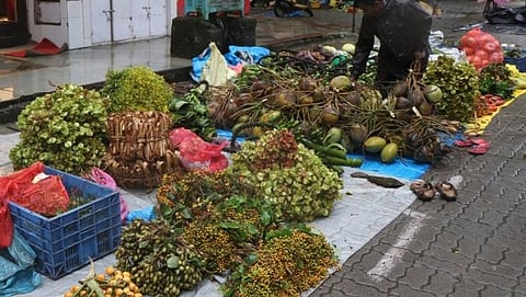 बाणस्तारी येथे भरलेला माटोळी बाजार
