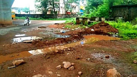 रवींद्र भवन बायणा येथे उड्डाणपुलाखाली साचलेले पाणी (Goa)