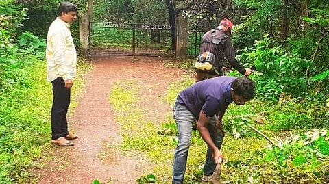 पारंपरिक विसर्जन स्थळांची गणेशभक्तांकडून साफसफाई (Ganesh Chaturthi 2021)