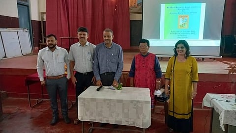 प्राचार्य श्री. विश्वनाथ स्वर, उपप्राचार्य श्री. सुश्री प्रभुदेसाई, व्यवस्थापक नेली रॉड्रिग्स आणि पी. शिक्षिका सौ. मंजुळा भट आणि श्री. संदेश गोसावी