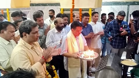 Delhi Chief Minister Arvind Kejriwal took darshan of Rudreshwar god in Arvalem