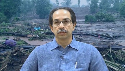 राज्याचे मुख्यमंत्री उध्दव ठाकरे (Chief Minister Uddhav Thackeray) यांनी याबाबत आढवा घेत राज्य शासन शेतकऱ्यांच्या (Farmers) पाठिशी असून, आम्ही त्यांना सर्वोतोपरी मदत करणार आहोत. असे अश्वासन दिले आहे.