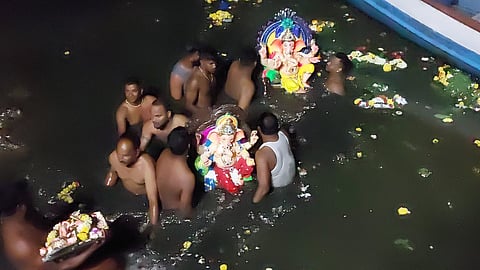 Goa Monsoon Update: गणेशभक्त विसर्जन करतांना