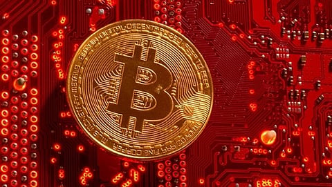 Cryptocurrency is on high, Bitcoin cross 33 lakh