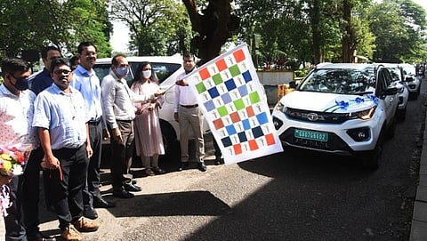 Goa: प्रदूषणमुक्त इलेट्रिक वाहनांचे वितरण