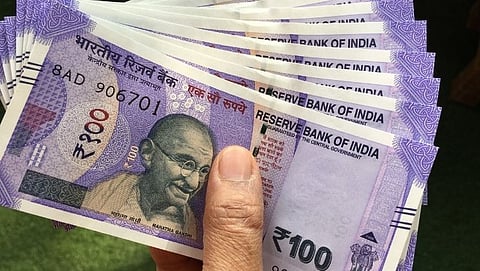 अनेक दिवसांपासून सरकार (Government) महागाई भत्त्यात (DA) आणखी वाढवू शकते