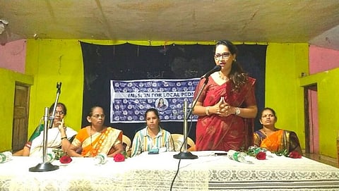 सरपंच गेन्सी फर्नांडीस यांनी बोलताना मिशन फॉर लोकलचे उपक्रम महिलांना स्वावलंबी बनवण्यास मदत होणार आहे. महिलांनी त्याचा लाभ घेण्याचे आवाहन केले.