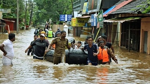 मुसळधार पावसामुळे केरळमध्ये (Kerala) हाह:कार