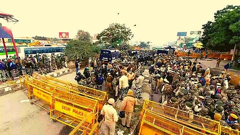 दिल्ली येथे शेतकऱ्याचे आंदोलन