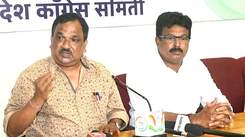कॉंग्रेसचे नेते उदय मडकईकर व मिनिन डिक्रुझ पत्रकार परिषदेत बोलताना
