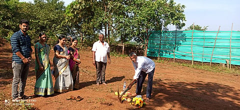 कचरा व्यवस्थापन (Garbage) पायाभरणी कार्यक्रमाला उपसरपंच शशीकला राणे, पंच निधी गावकर, प्रतिक्षा गावडे, सया पावणे, विक्रांत देसाई, पंचायत सचिव शभांजी देसाई आदी मान्यवर उपस्थित होते.