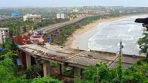 Vasco वरुणापुरी मांगोरहिल ते मुरगाव बंदराला जोडणाऱ्या महामार्गाच्या उड्डाण पुलाचे चाललेले काम.