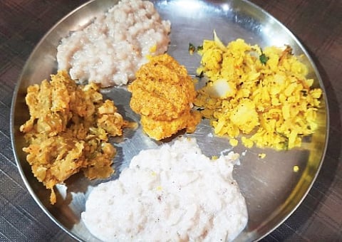 गोव्यात (Goa) दिवाळीत मात्र याच पोह्यांना मोठं महत्त्व प्राप्त होतं.