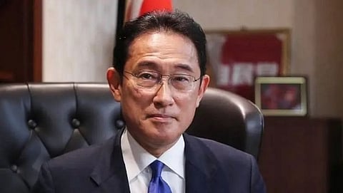 जपानचे (Japan) पंतप्रधान फुमियो किशिदा (Fumio Kishida) यांच्या युतीने रविवारी होणाऱ्या संसदीय निवडणुकीत काही जागा गमावूनही बहुमत राखले.