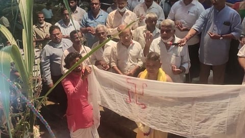 लक्ष्मीनारायण प्रांगणातील तुळशीविवाह प्रसंगी नगरविकास मंत्री श्री मिलिंद सगुण नाईक, अध्यक्ष प्रेमानंद केरकर व इतर.