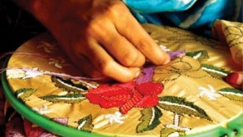 पश्चिम बंगालमधील हस्तकला कारागिरांचे कला प्रदर्शन