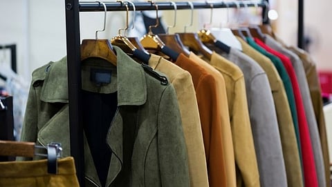 Winter Fashion Tips: स्टायलिश लुकसाठी ट्राय करा पेप्पल जॅकेट