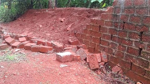 The plight of the protective wall at ponda - Dhawali Road