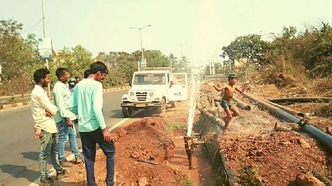 Water leakage near Dabolim Junction traffic signal