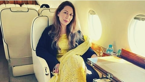 इम्रान खानची पत्नी बुशराची मैत्रिण, 90 हजार डॉलर घेऊन परदेशात पलायन