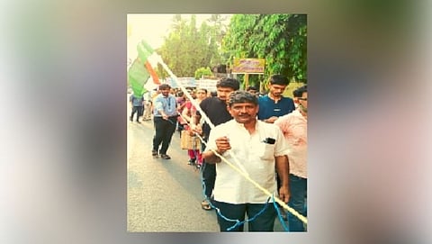 रस्त्यावरील निराधारांच्या हितार्थ आयोजित केलेली रॅली.