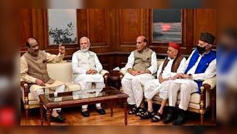 Prime Minister Modi meets Mulayam Singh Yadav