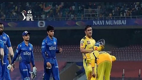 IPL 2022: CSK skipper Jadeja bows down to Dhoni after latter's classic finish against MI