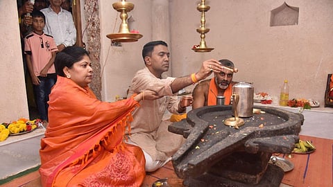 CM Dr Pramod Sawant with his wife Anointing by Saptakoteshwar temple in Narve