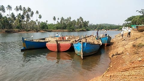 Negligence in preventing sand mining in Goa