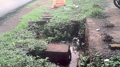 डिचोली: शहरात तुंबलेले गटार