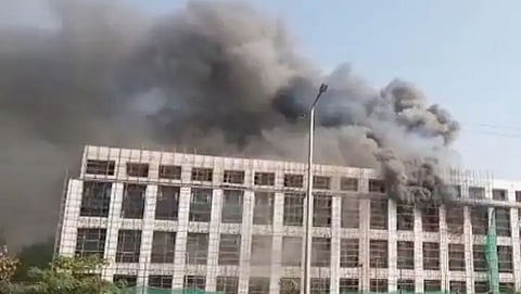 patna news fire broke out in vishveshwarya bhawan patna here is the office of many government departments