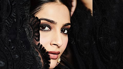 Sonam Kapoor looks beautiful in maternity photoshoot