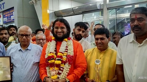 ब्रह्मेशानंदाचार्य स्वामीजींचे गोव्यात दाबोळी विमानतळावर आगमन झाले स्वामी